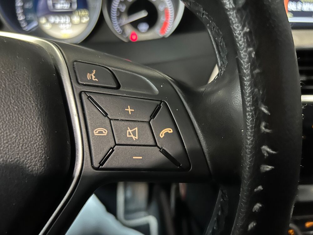 Classe C COUPE 1.8 250 205CH AVANTGARDE 7G-TRONIC BVA/ KILOMETRAGE CE 2011 occasion 78125 Gazeran