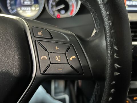 Classe C COUPE 1.8 250 205CH AVANTGARDE 7G-TRONIC BVA/ KILOMETRAGE CE 2011 occasion 78125 Gazeran
