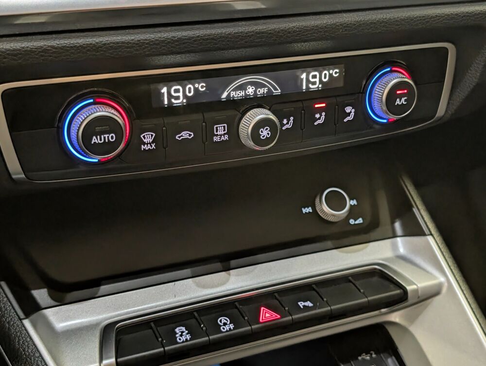 Q3 35 TFSI 150CV DESIGN - TOIT OUVRANT - CARPLAY - COFFRE ELECT 2021 occasion 69400 Arnas