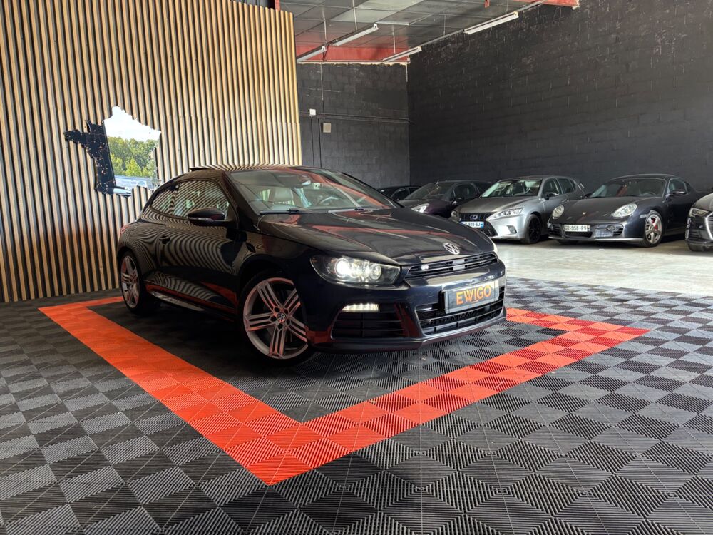 Scirocco R 2.0 TSI 265 Ch - Deuxi&egrave;me mains - Toit ouvrant - Si&egrave;ges ch 2010 occasion 44220 Cou&euml;ron
