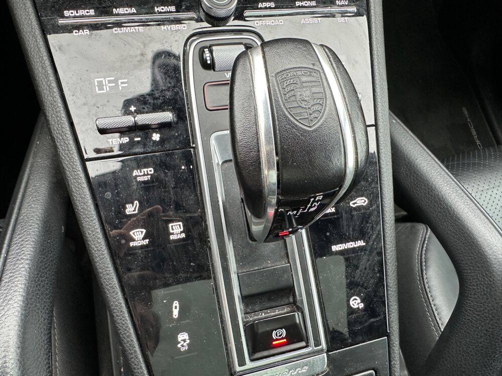 Cayenne COUPE 3.0 E-HYBRID 462H 340ch PHEV 14.1KWH PLATINUM EDITION 2021 occasion 69420 Ampuis
