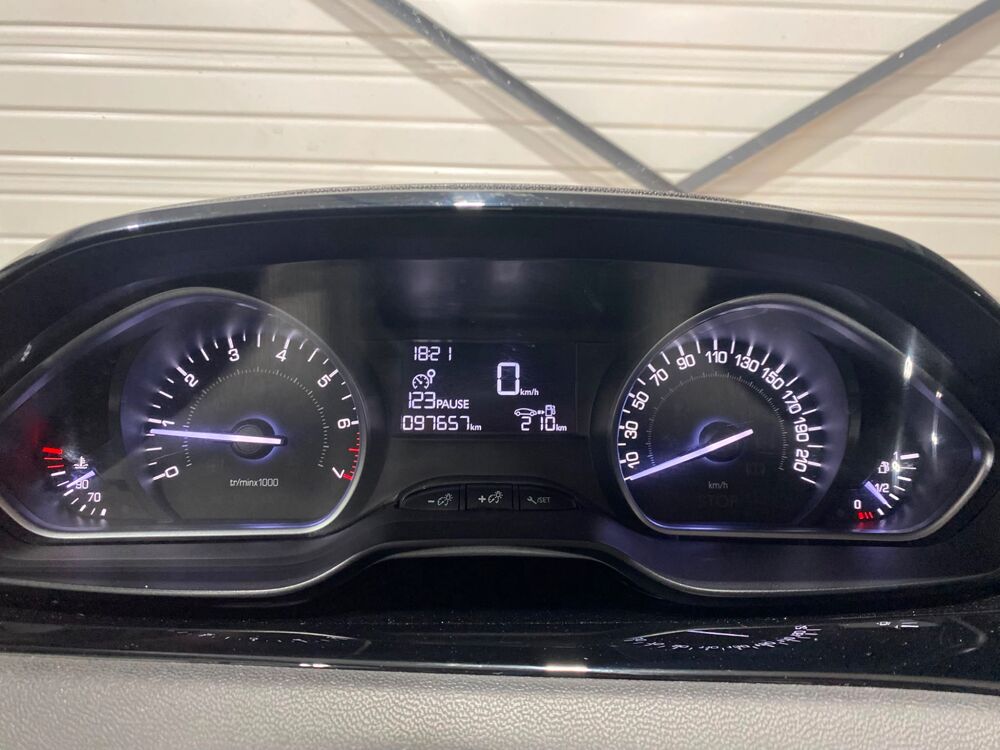 208 PEUGEOT - PHASE I 1.2 70CV LIKE / DISTRIBUTION NEUVE / I 2016 occasion 17430 Tonnay-Charente