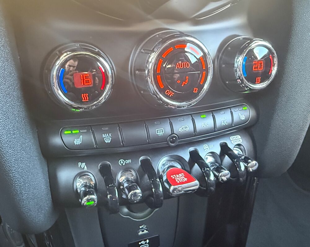 Cooper III (2) (F56) HATCH 2.0 JCW 231 BVA8 JCW + SI&Egrave;GES AV CHAUFFA 2021 occasion 54000 Nancy