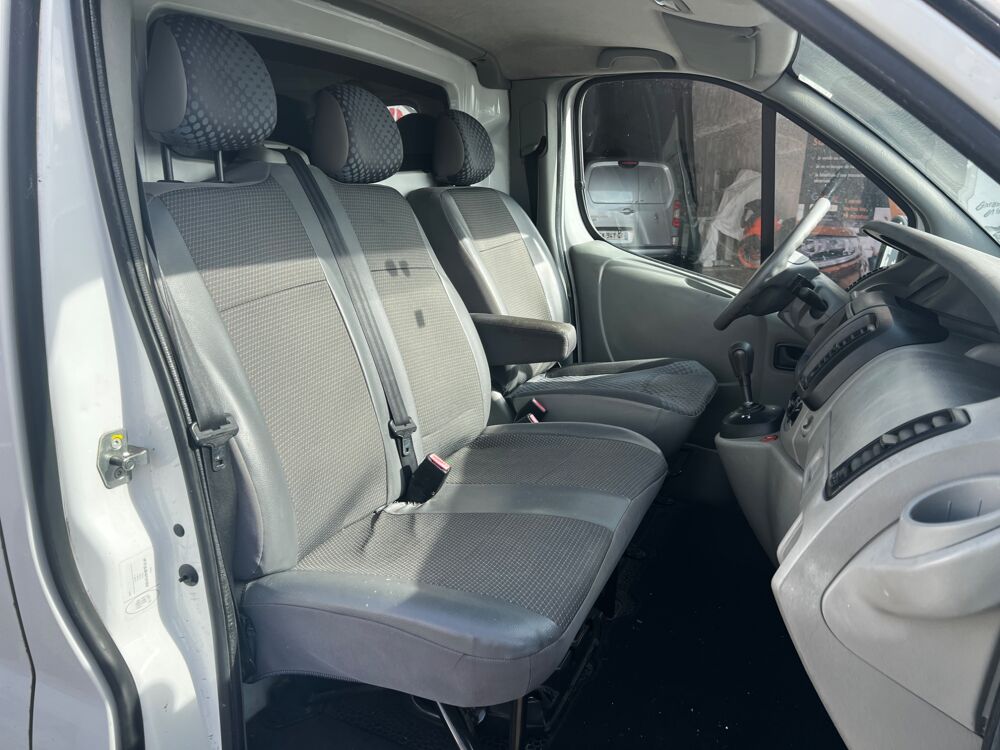 Trafic FOURGON 2.5 DCI 145 CH L2H1 EXTRA BVA / DISTRIBUTION FAITE 2010 occasion 47000 Agen