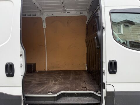 Daily Iveco Fourgon 35S Fg 35S14 V12 136 Ch 2021 occasion 24750 Tr&eacute;lissac