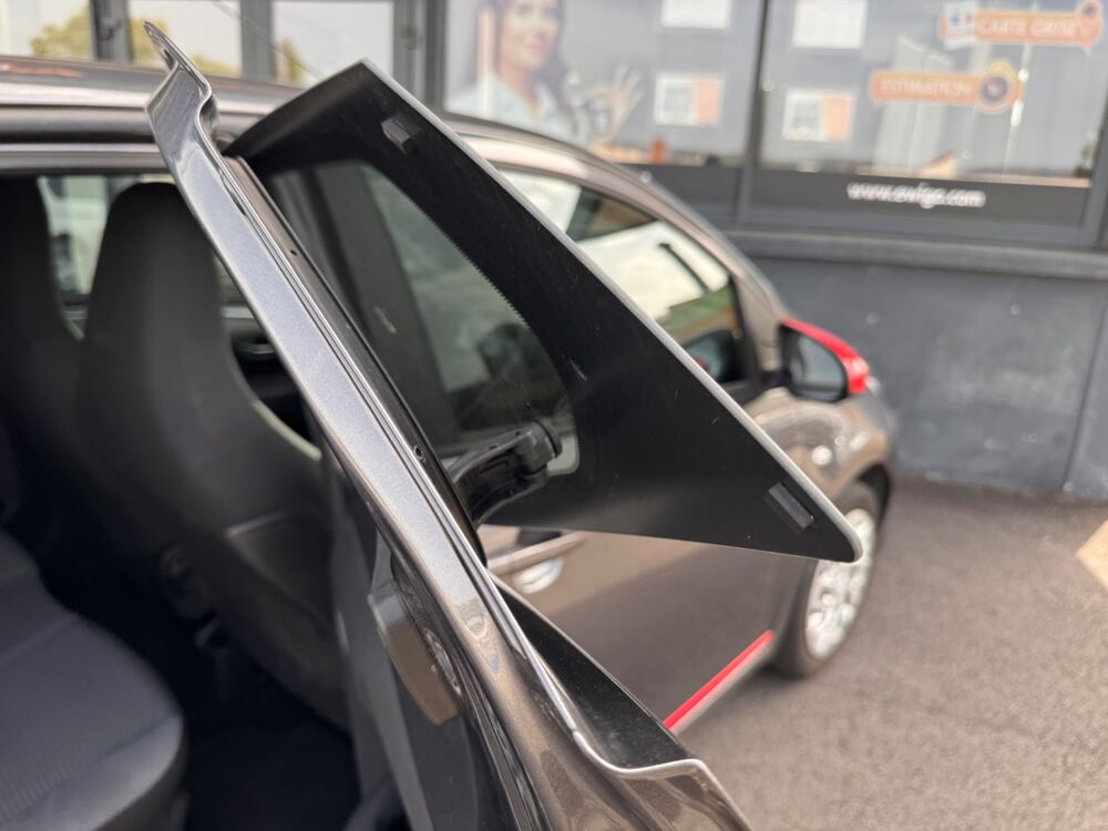 Aygo 1.0 VVTI 70 X-Play X-Shift / CAMERA DE RECUL / CARPLAY / CLI 2021 occasion 26000 Valence