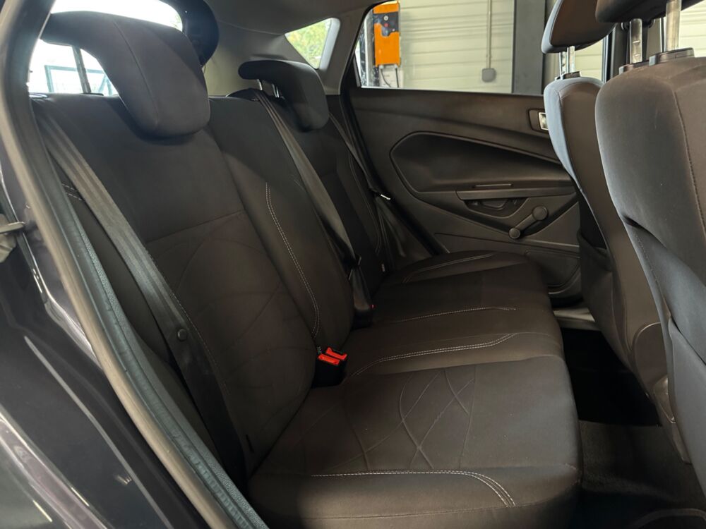 Fiesta 1.5 TDCI 75 Ch -TREND - DISTRIBUTION OK 2013 occasion 79000 Niort