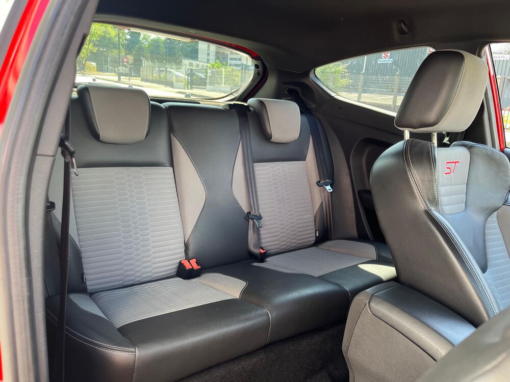 Fiesta 1.6 ECOBOOST 182Ch ST / KEYFREE / SONY / ROUGE RACING / SI&Egrave;G 2014 occasion 74600 Seynod