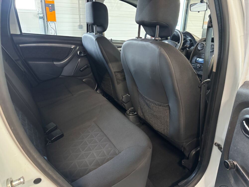 Duster 1.5 DCI 110 Ch - DISTRIBUTION NEUVE 4X2- ATTELAGE 2014 occasion 79000 Niort