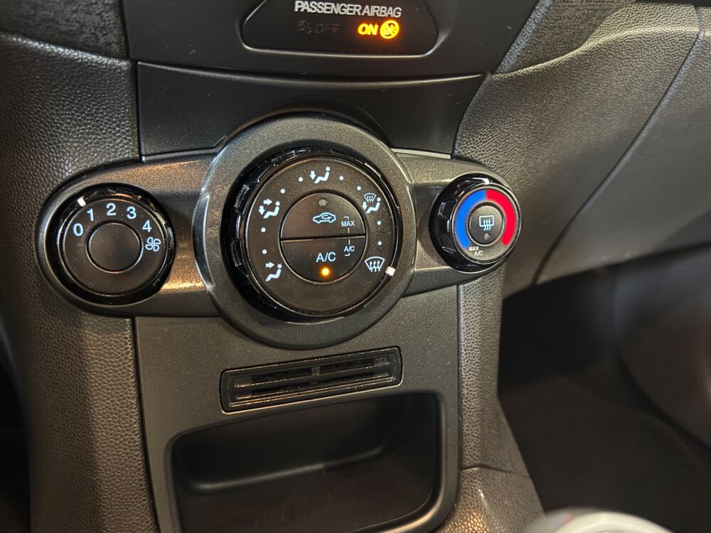 Fiesta 1.5 TDCI 75 Ch -TREND - DISTRIBUTION OK 2013 occasion 79000 Niort