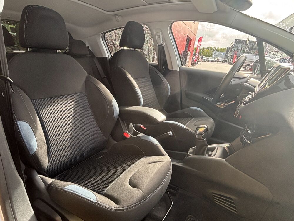 208 GENERATION-I 1.2 VTI 80 ALLURE-TOIT PANORAMIQUE-BLUETOOTH-GP 2014 occasion 76150 Saint-Jean-du-Cardonnay