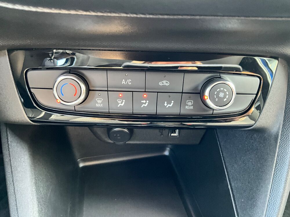 Corsa 1.2 T 100 Ch ELEGANCE BUSINESS BVA / DETECTEUR D'ANGLE MORT 2022 occasion 17000 La Rochelle