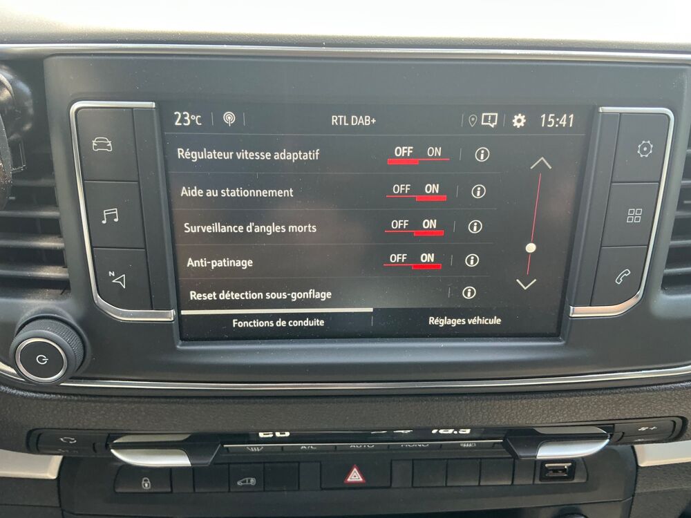 Vivaro COMBI 2.0 D 145 CH L3H1 XL BVA CABINE APPROFONDIE / AMENAGE 2023 occasion 17000 La Rochelle