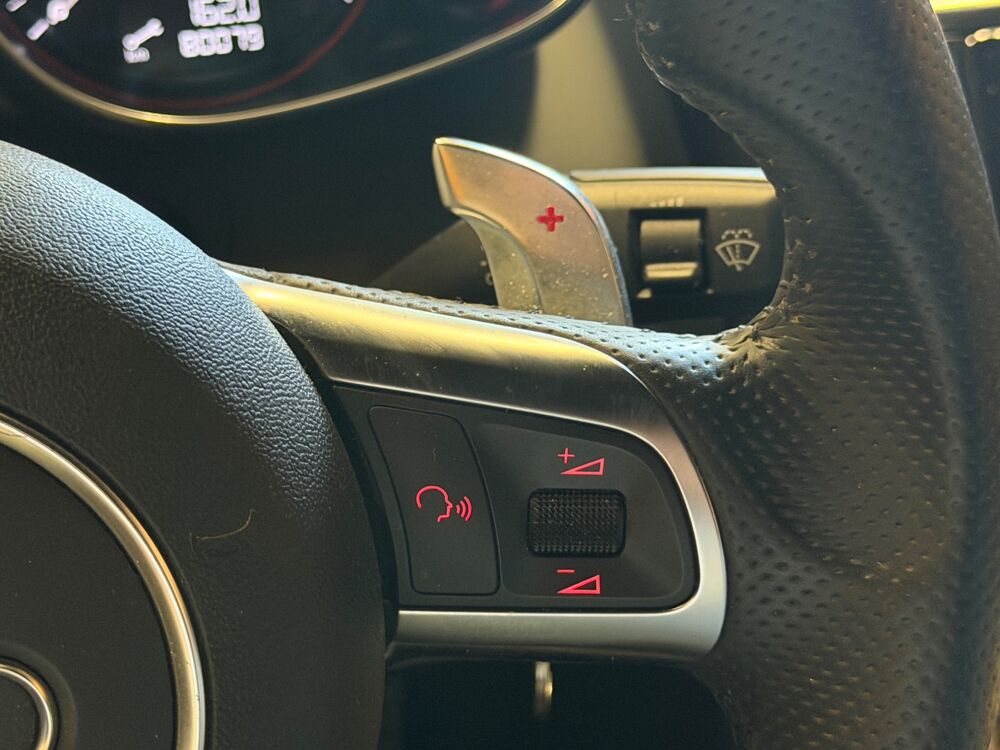 R8 COUPE 5.2 FSI 550 Ch V10 PLUS QUATTRO S-TRONIC BVA 2013 occasion 24750 Tr&eacute;lissac