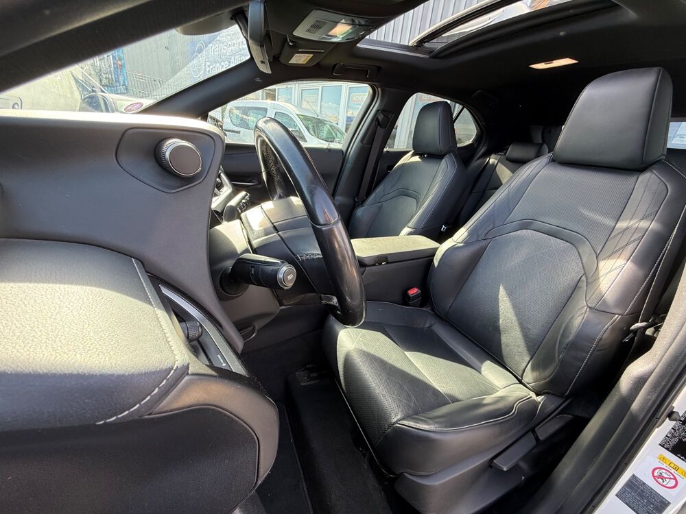 UX 2.0 250 H 184CH 150HEV 1.4KWH LE PLUS 2WD BVA - CAMERA DE 2019 occasion 27000 &Eacute;vreux