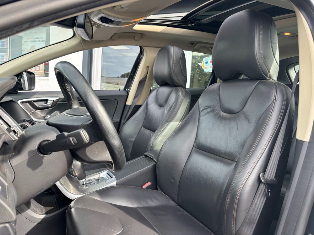XC60 2.4 D5 215ch AWD XENIUM GEARTRONIC BVA / TOIT OUVRANT / DIST 2012 occasion 64122 Urrugne
