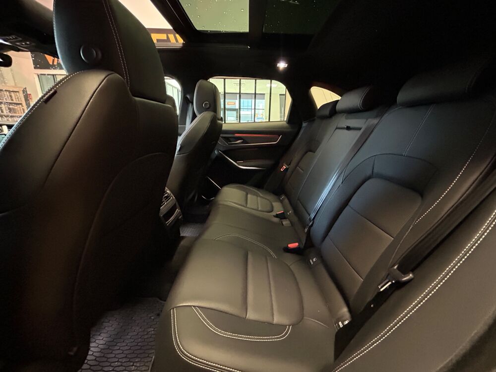 F-PACE 2.0 P400E 404H 300 PHEV 19.2KWH R-DYNAMIC SE AWD BVA 2023 occasion 83600 Fr&eacute;jus