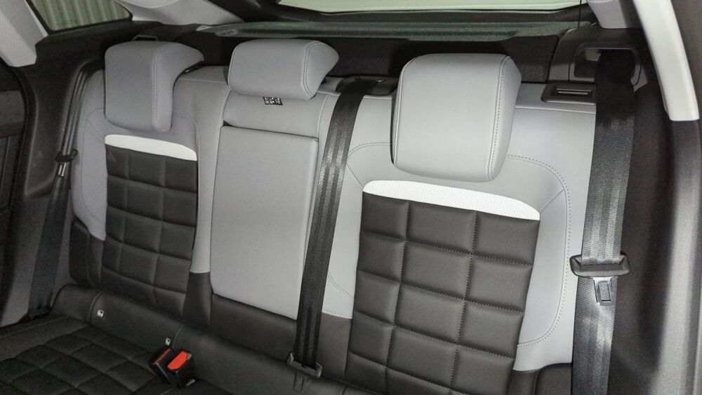 C4 HYBRIDE 145ch MAX APPLE CARPLAY + ADML + CAMERA DE RECUL + 2026 occasion 38420 Le Versoud