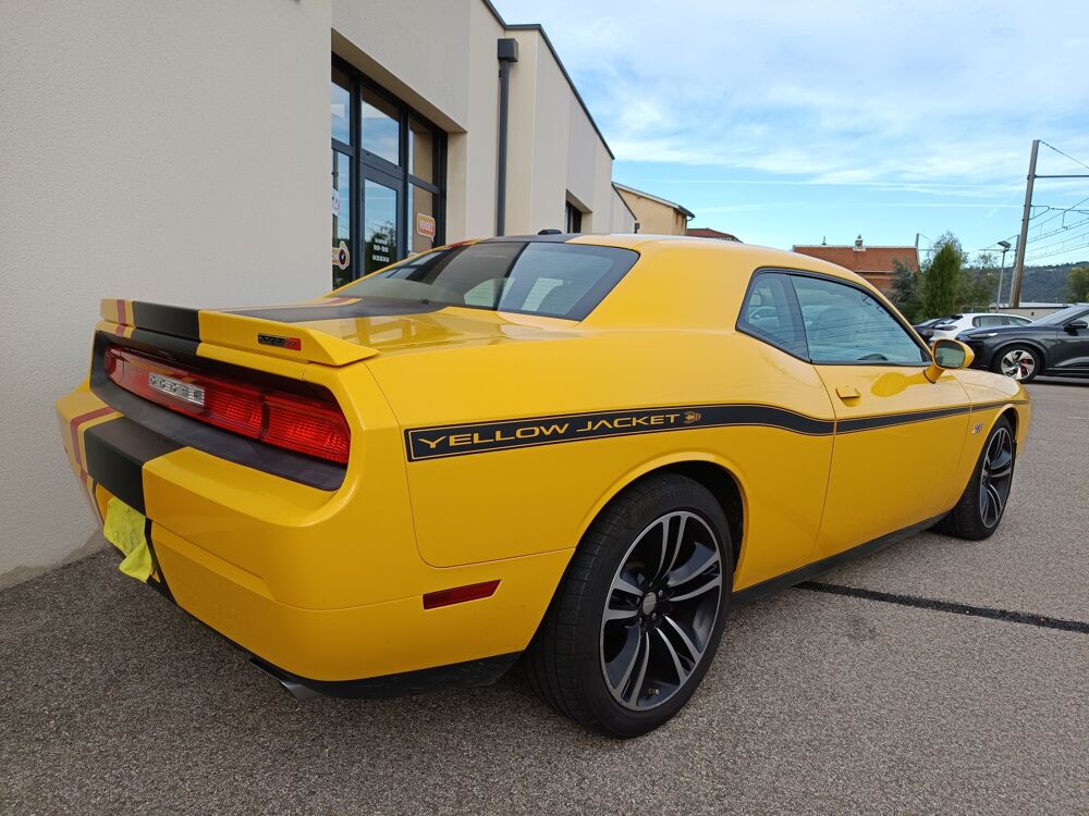 Challenger SRT 8 V8 477ch YELLOW JACKET EDITION/ HARMAN KARDON/ ToiT OU 2012 occasion 69420 Ampuis
