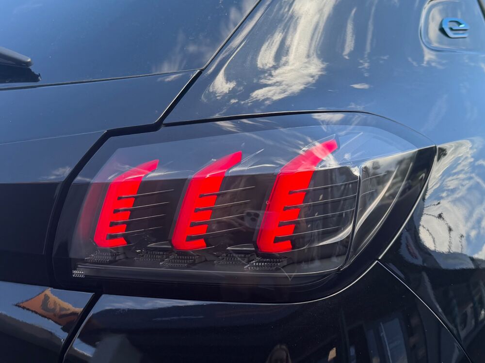 208 II 136 GT PACK 50 KWH + CAMERA 360&deg; + CARPLAY + ACCES MAINS 2022 occasion 97410 Saint-Pierre