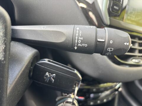 208 GENERATION-I 1.2 VTI 80 ALLURE-TOIT PANORAMIQUE-BLUETOOTH-GP 2014 occasion 76150 Saint-Jean-du-Cardonnay