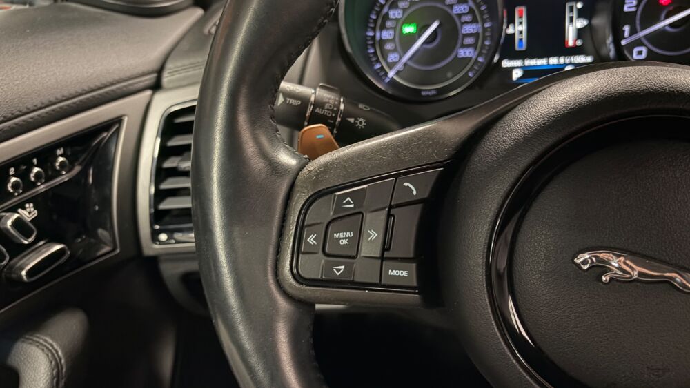 F-Type COUPE V6 3.0 SURALIMENTE 340ch BVA8 2015 occasion 34430 Saint-Jean-de-V&eacute;das