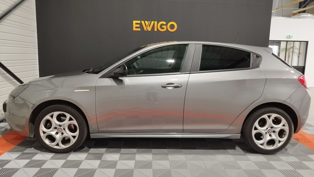 Giulietta 2.0 JTDM 150CH LUSSO / DISTRIBUTION OK / CLIMATISATION AUTO 2017 occasion 17430 Tonnay-Charente