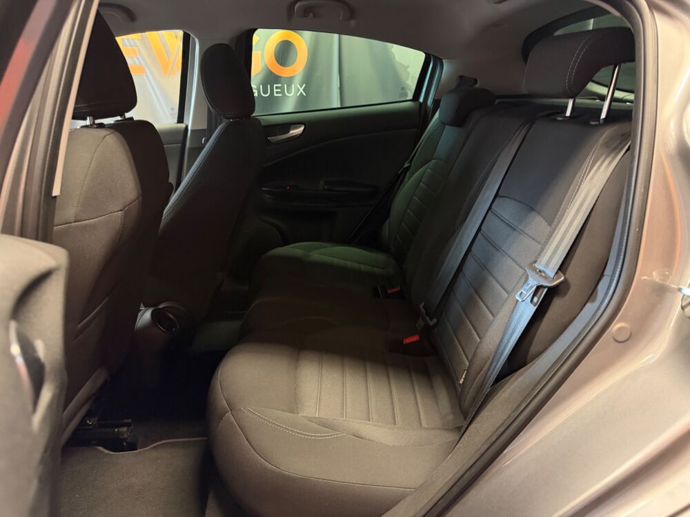 Giulietta 1.6 JTDM 120 Ch BUSINESS START-STOP 2017 occasion 24750 Tr&eacute;lissac