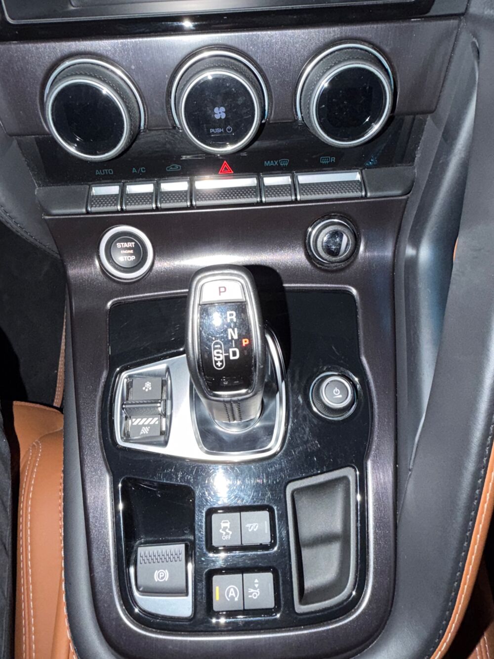 F-Type (2) COUPE 5.0 575CH SVR AWD BVA FREIN CERAMIQUE NO FAP 2017 occasion 60740 Saint-Maximin
