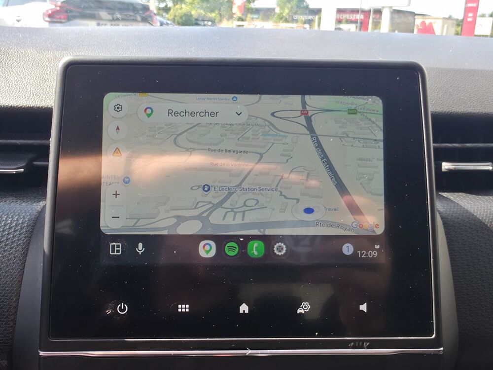 Clio V 1.0 TCE 100ch ZEN / CARPLAY / AIDE AU PARKING AR / FRONT A 2019 occasion 17100 Saintes
