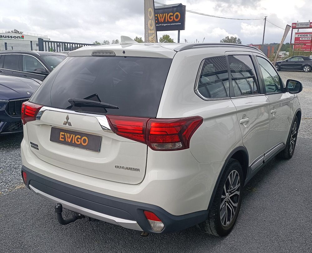 Outlander 2.2 DID 150 INTENSE NAVI 2WD 5 places 2017 occasion 33210 Maz&egrave;res