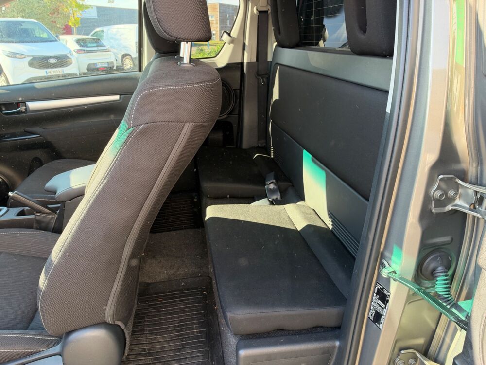 Hilux X-TRA CAB 4WD 2.8L 204 CH D-4D BVA INVICIBLE 2026 occasion 47000 Agen