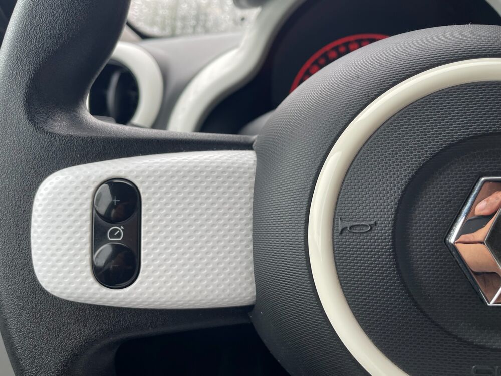 Twingo 1.0 SCE 70 ch LIMITED 2018 occasion 64320 Idron
