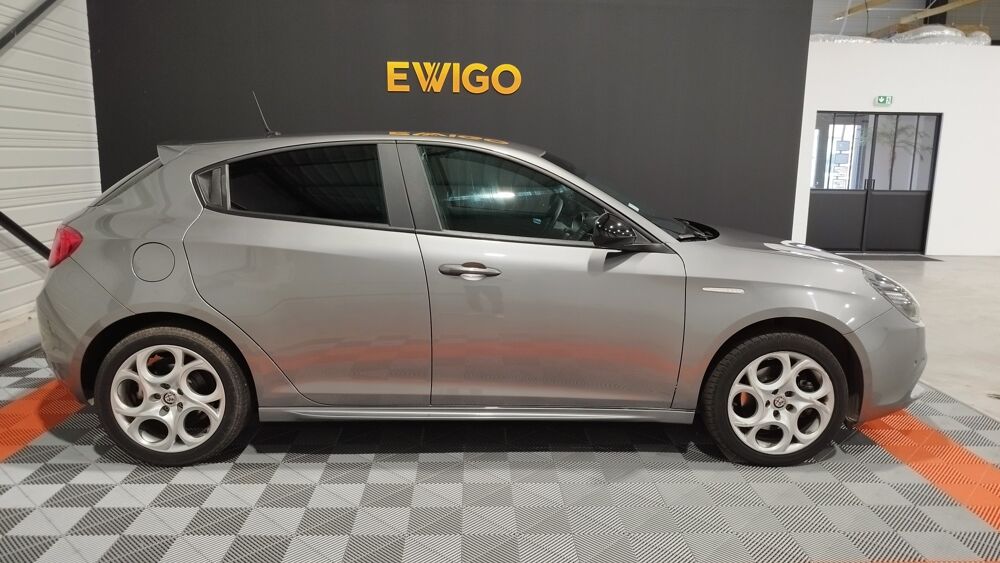 Giulietta 2.0 JTDM 150CH LUSSO / DISTRIBUTION OK / CLIMATISATION AUTO 2017 occasion 17430 Tonnay-Charente