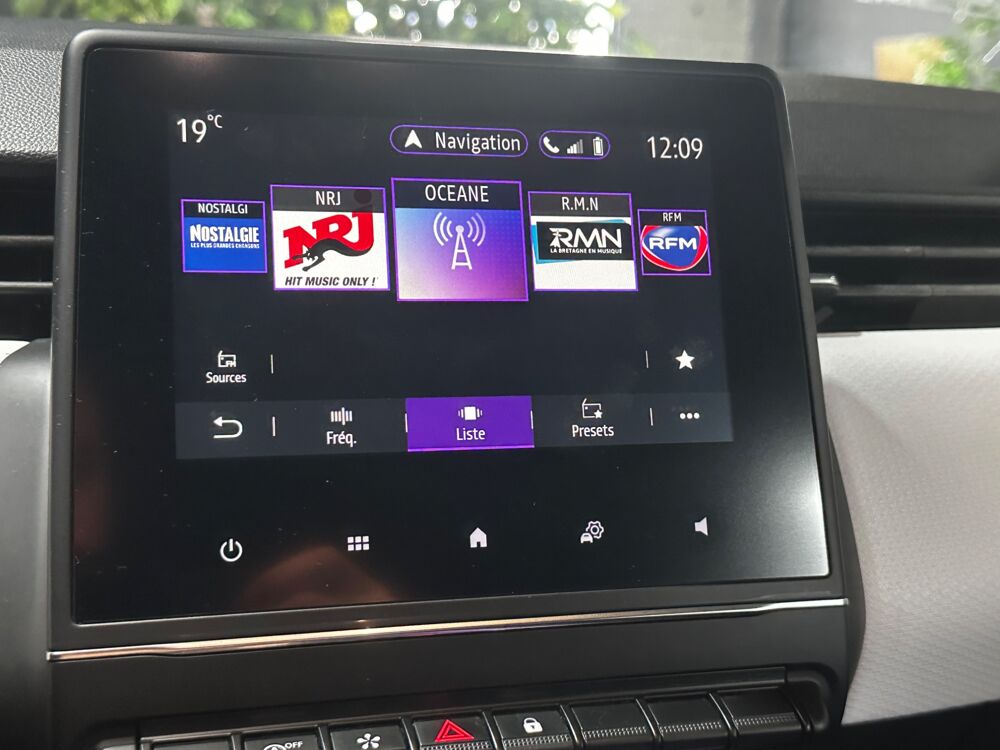 Clio 1.0 TCE 90 INTENS / CARPLAY / RADARS AR / SEMI-CUIR / PHARES 2021 occasion 29000 Quimper