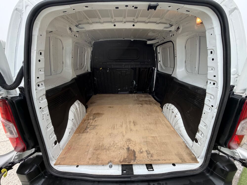 Berlingo III FOURGON M 100Ch - 1&Egrave;RE MAIN - TVA RECUPERABLE - RADAR DE 2022 occasion 27000 &Eacute;vreux