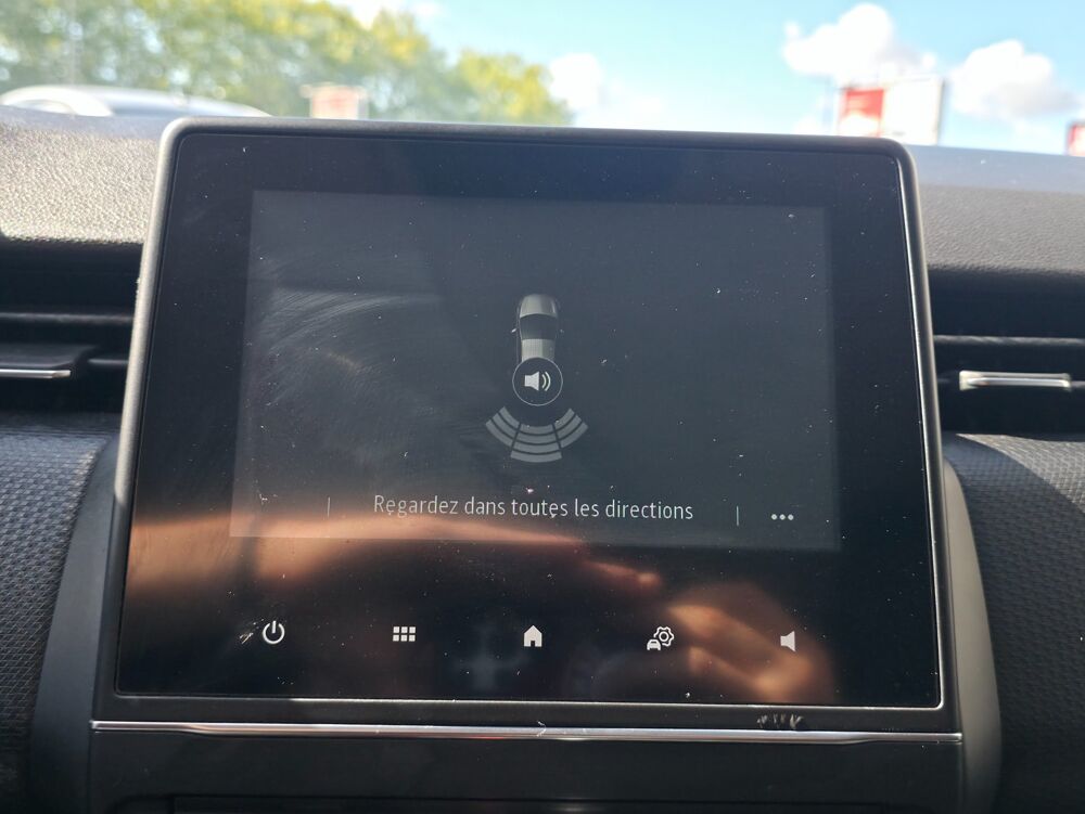 Clio V 1.0 TCE 100ch ZEN / CARPLAY / AIDE AU PARKING AR / FRONT A 2019 occasion 17100 Saintes
