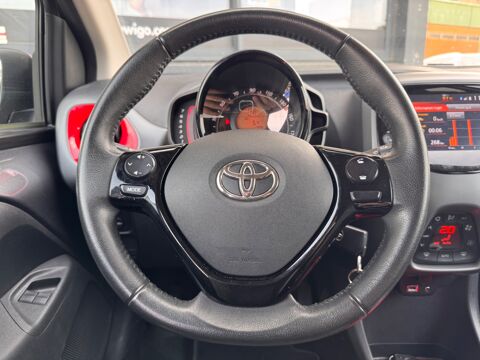 Aygo 1.0 VVTI 70 X-Play X-Shift / CAMERA DE RECUL / CARPLAY / CLI 2021 occasion 26000 Valence