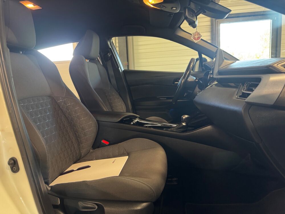 C-HR 1.8 VVT-I 122 Ch 100 FULL-HYBRID 0.85KWH- EDITION- ATTELAGE- 2020 occasion 79000 Niort