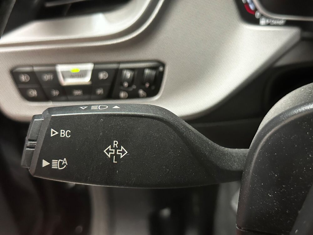 S&eacute;rie 1 1.5 D 116D 116 CH BVA / CARPLAY / RADARS AV & AR / PHARES LE 2021 occasion 29000 Quimper