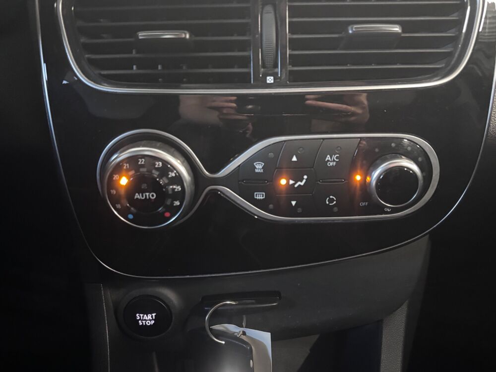 Clio ESTATE 1.5 DCI 110 Ch - LIMITED - ENTRETIEN CONSTRUCTEUR - D 2017 occasion 79000 Niort