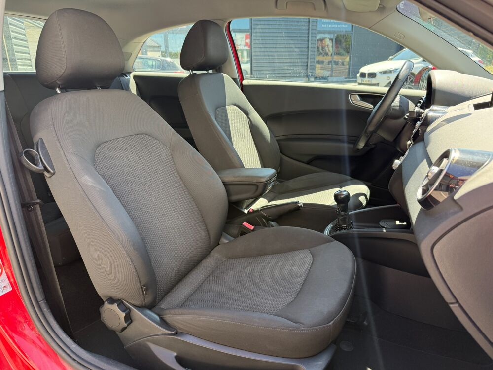 A1 1.6 TDI 90ch AMBIENTE 2013 occasion 17100 Saintes