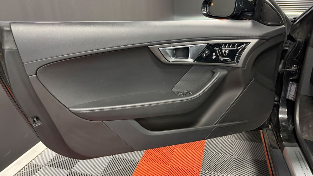 F-Type COUPE V6 3.0 SURALIMENTE 340ch BVA8 2015 occasion 34430 Saint-Jean-de-V&eacute;das