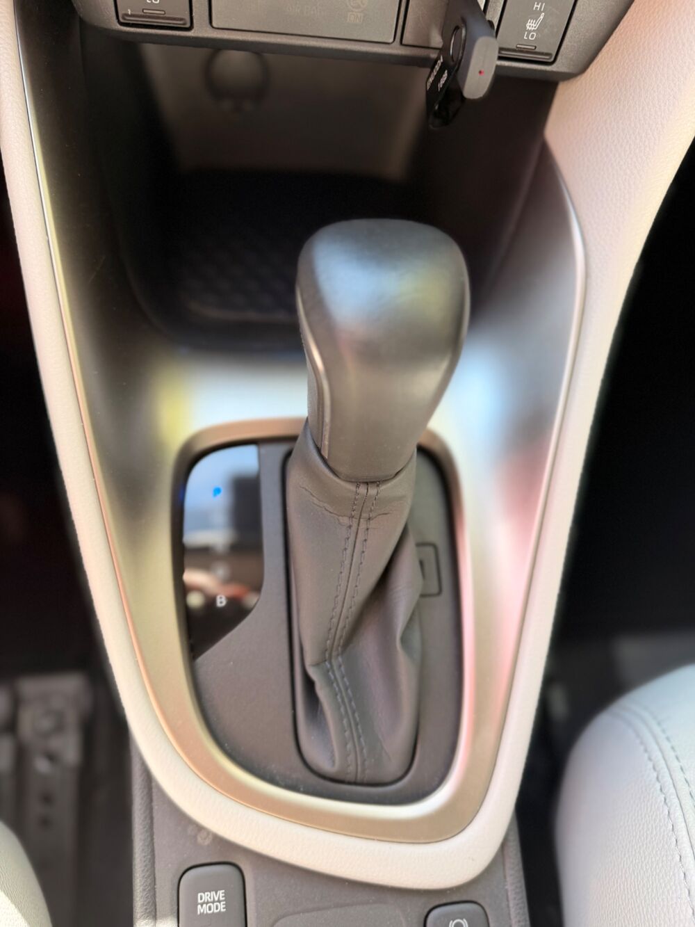 Yaris 1.5 VVTI 115Ch 90 FULL-HYBRID 0.8KWH ELEGANT E-CVT BVA - CAM 2022 occasion 76150 Saint-Jean-du-Cardonnay