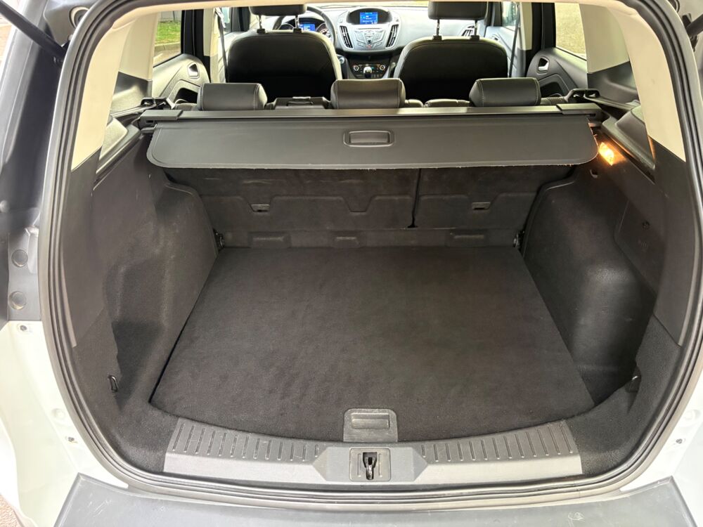 Kuga 2.0 TDCI 150ch TITANIUM 4X2 START-STOP / ATTELAGE - RADAR AV 2016 occasion 76150 Saint-Jean-du-Cardonnay
