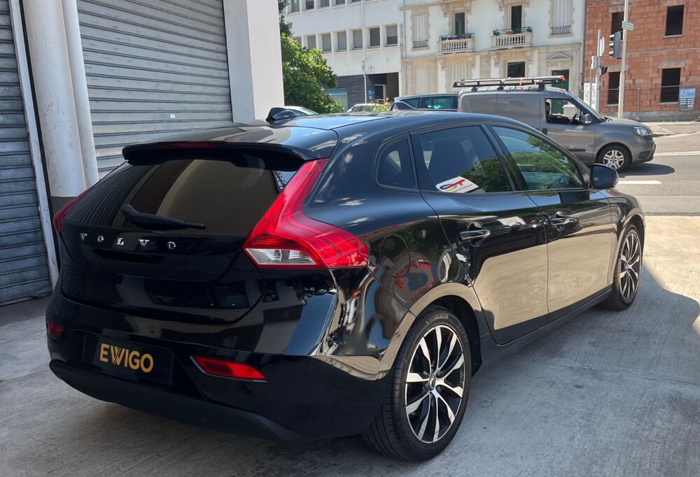 V40 II (2) 1.5 T2 122 MOMENTUM GEARTRONIC 6 + CARPLAY + TOIT PAN 2018 occasion 54000 Nancy