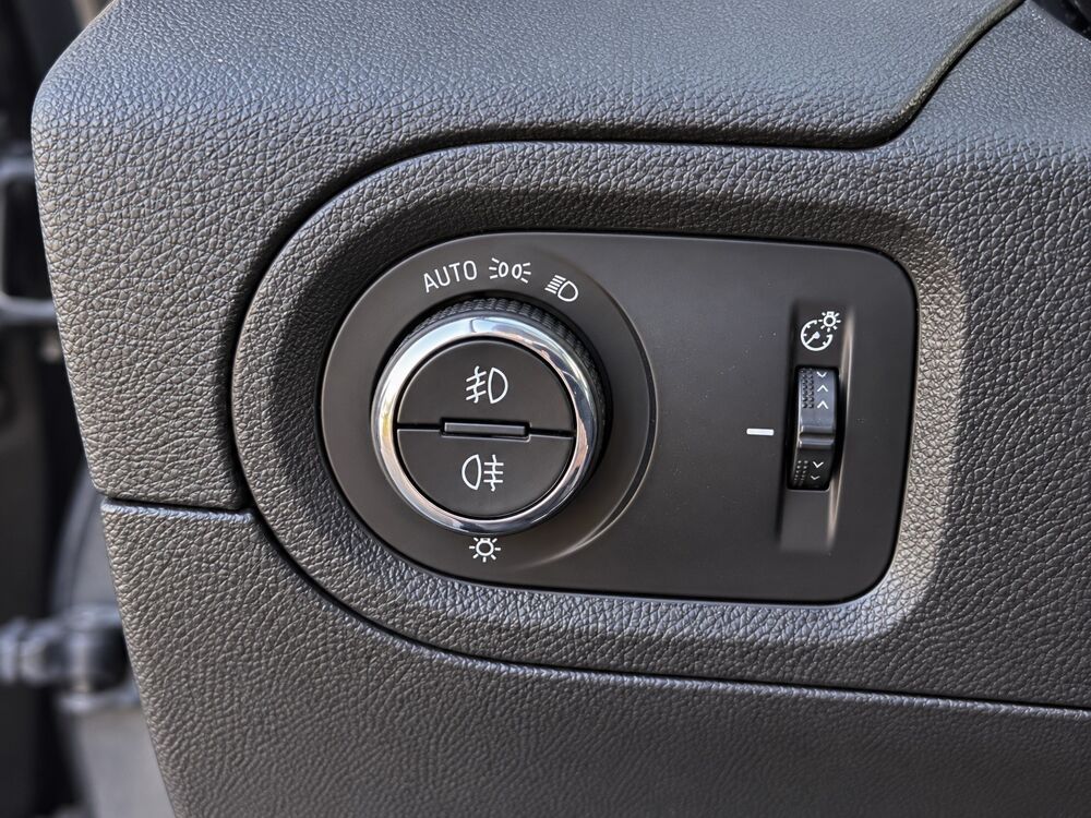Grandland x 1.2 130Ch - ULTIMATE BVA8 - CARPLAY - SI&Egrave;GES CHAUFFANTS - EN 2019 occasion 26000 Valence