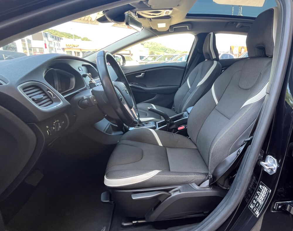V40 II (2) 1.5 T2 122 MOMENTUM GEARTRONIC 6 + CARPLAY + TOIT PAN 2018 occasion 54000 Nancy