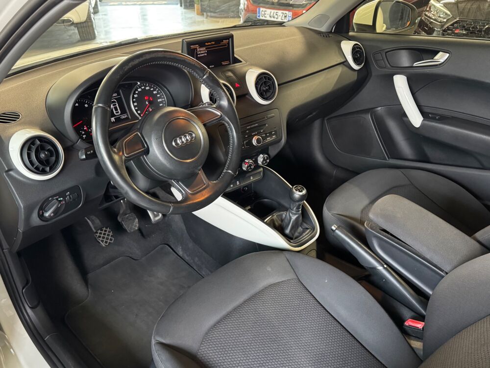 A1 1.2 TFSI 90Ch- AMBITION 2012 occasion 79000 Niort