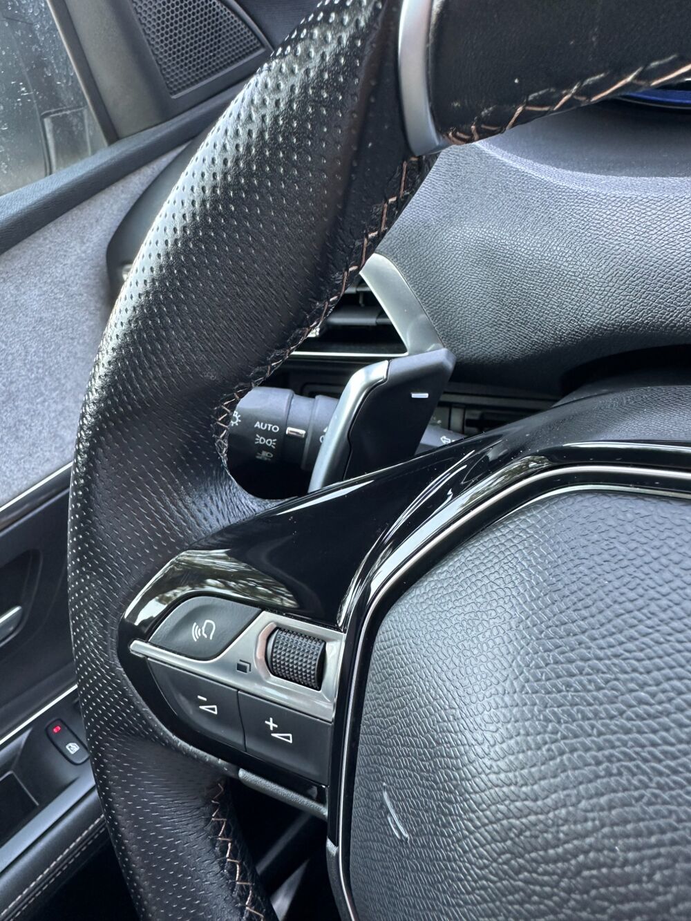 3008 1.5 BLUEHDI 130CH / GT / ATTELAGE - CAMERA - CARPLAY - GPS - 2021 occasion 44220 Cou&euml;ron